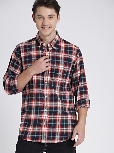 

GAP Men Red & Navy Blue Regular Fit Checked Casual Shirt