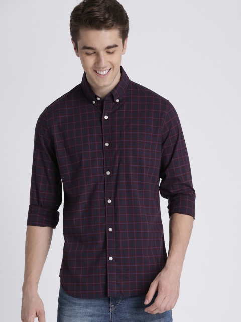 

GAP Men Maroon & Blue Slim Fit Checked Casual Shirt