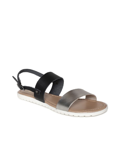 

Tao Paris Women Silver-Toned & Black Colourblocked Open Toe Leather Flats