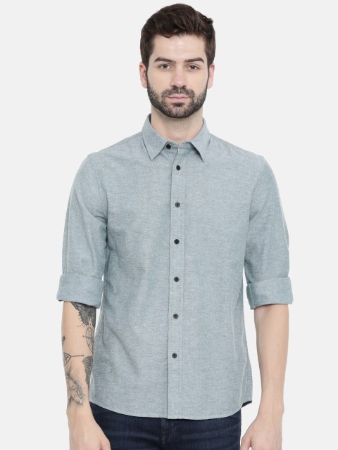 

Calvin Klein Jeans Men Green Regular Fit Solid Casual Shirt
