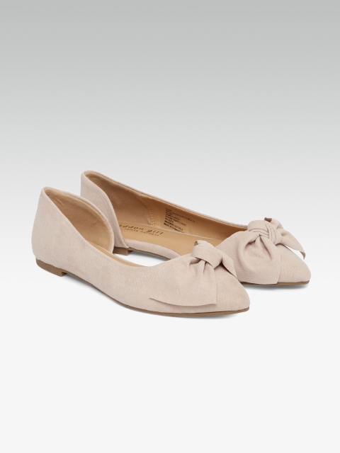 

Steve Madden Women Beige Solid Ballerinas