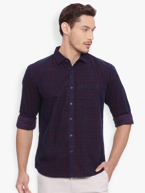 

Basics Men Maroon & Navy Blue Slim Fit Checked Casual Shirt