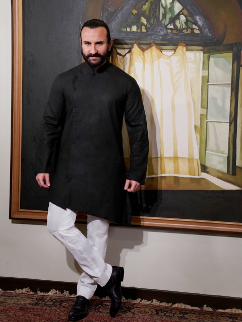 

House of Pataudi Men Black Solid Asymmetric Kurta