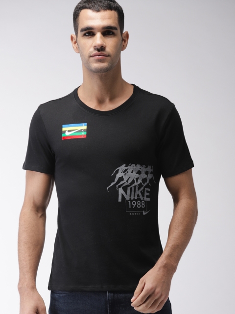 

Nike Black Printed Standard Fit AS M NK Running T-shirt