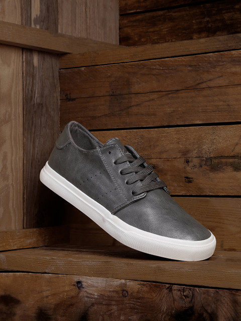 

Roadster Men Grey Sneakers