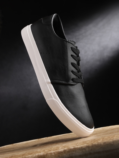 

Roadster Men Black Sneakers