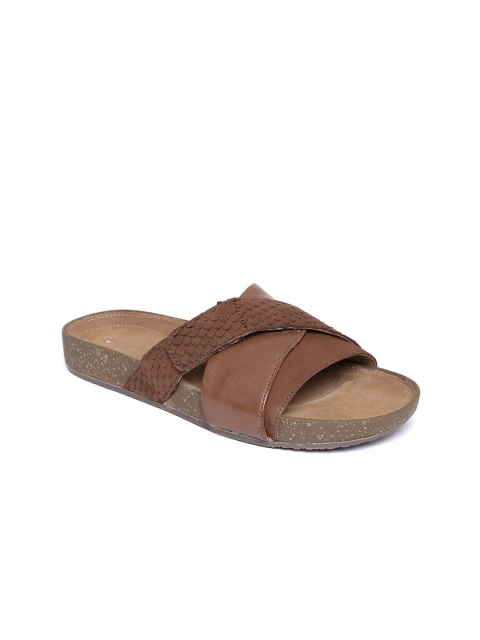 

Clarks Women Brown Leather Textured Open Toe Flats