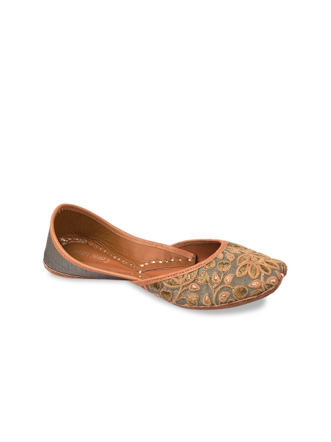 

Coral Haze Women Grey Woven Design Canvas Mojaris