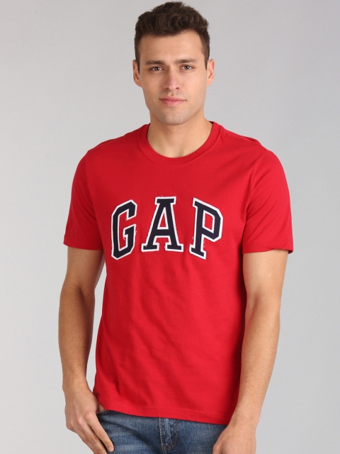 

GAP Men Red Solid Round Neck T-shirt