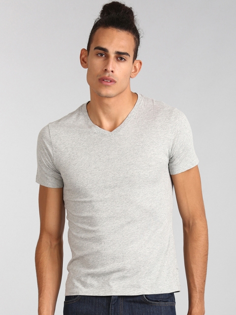 

GAP Men Grey Solid V-Neck T-Shirt