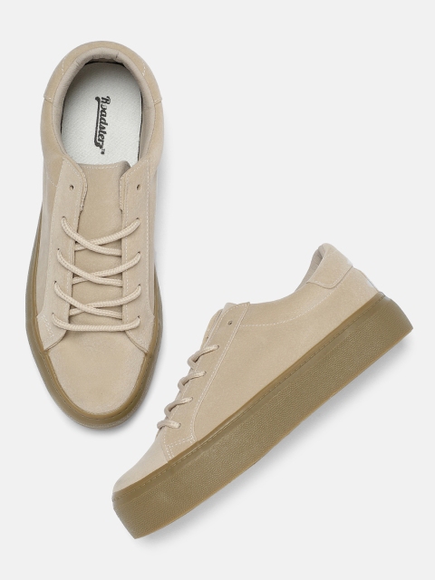 

Roadster Women Beige Sneakers