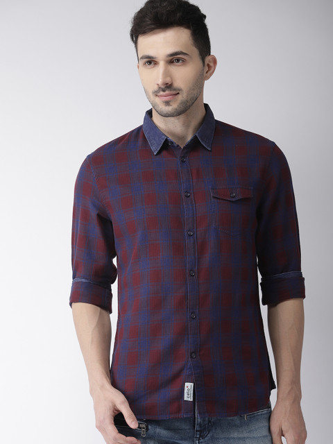 

Celio Men Maroon & Navy Blue Regular Fit Checked Casual Shirt