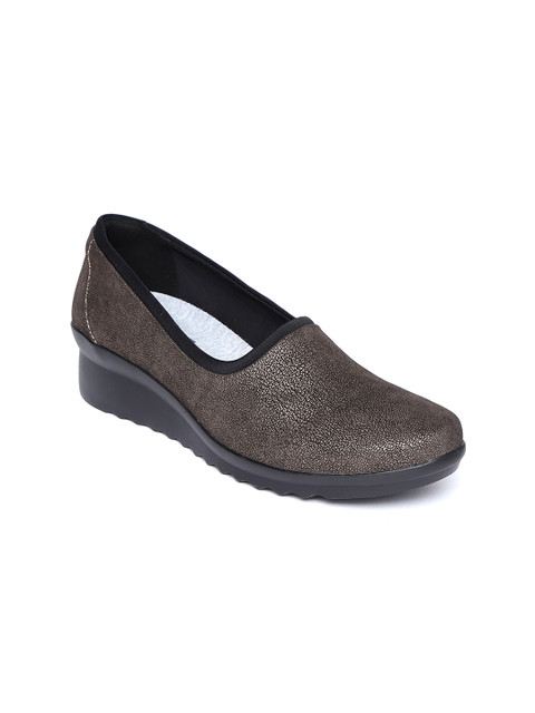 

Clarks Women Coffee Brown Solid Pumps