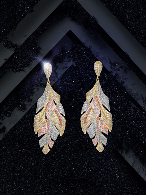 

shaze Gold-Toned Leaf Shaped Drop Earrings