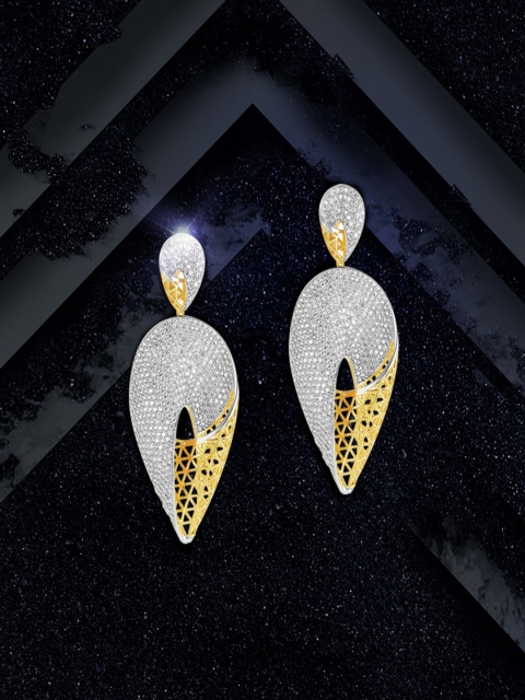 

shaze Gold-Toned Leaf Shaped Drop Earrings
