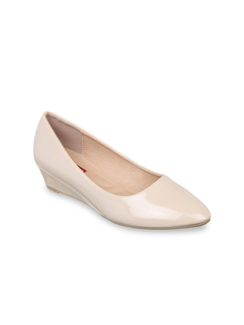 

Flat n Heels Women Beige Solid Pumps