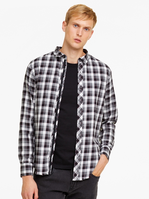 

OVS Men White & Black Slim Fit Checked Casual Shirt