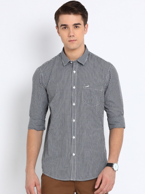 

Crocodile Men Black & White Slim Fit Checked Casual Shirt