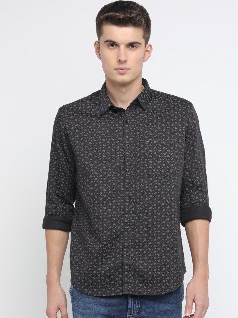 

Basics Men Green Slim Fit Printed Casual Shirt