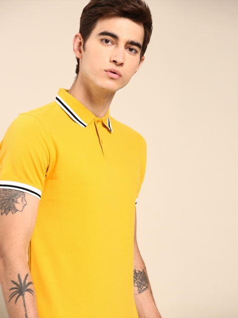 

ether Men Yellow Solid Polo T-shirt with Contrast Tipping
