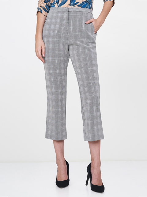 

AND Women Grey & Off-White Regular Fit Checked Regular Trousers