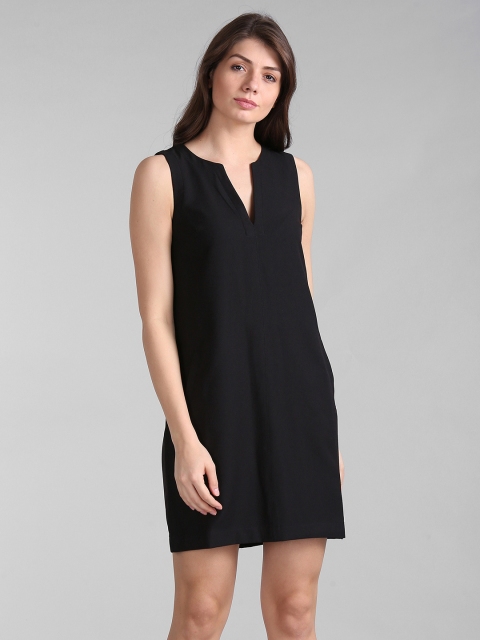 

GAP Women's Sleeveless Split-Neck Shift Dress, Black