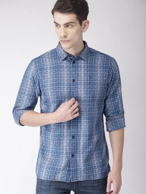 

Tommy Hilfiger Men Blue & White Regular Fit Checked Casual Shirt