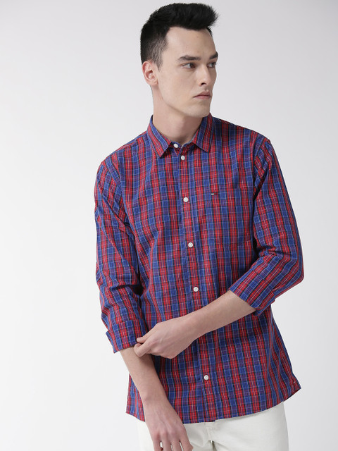 

Tommy Hilfiger Men Blue & Red Regular Fit Checked Casual Shirt