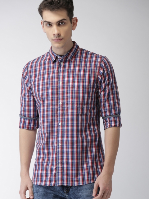 

Tommy Hilfiger Men Blue & Red Regular Fit Checked Casual Shirt