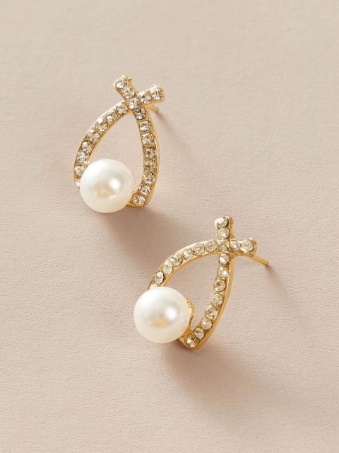 

OOMPH Off-White Gold-Plated Handcrafted Teardrop Shaped Studs