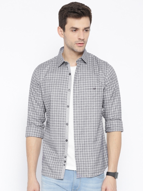 

United Colors of Benetton Men Grey & White Slim Fit Checked Casual Shirt