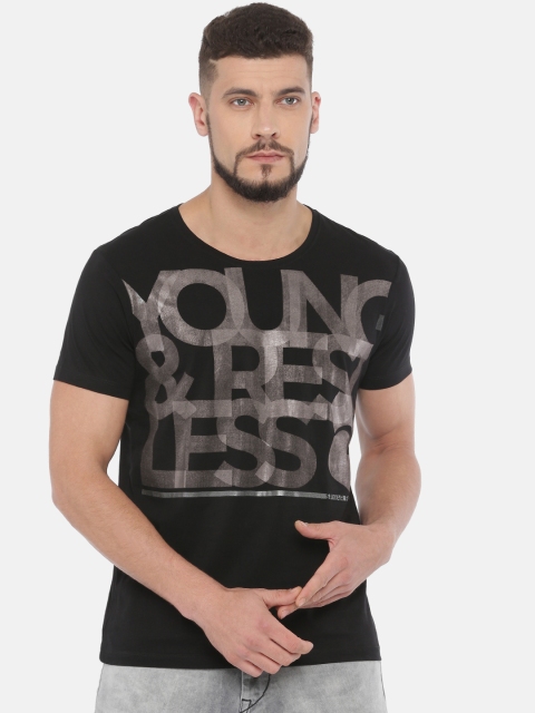 

SPYKAR Men Black Printed Round Neck Pure Cotton T-shirt
