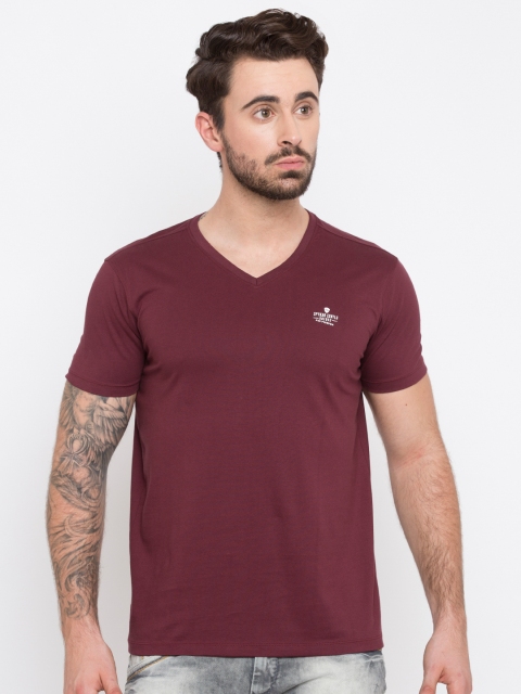 

SPYKAR Men Maroon Solid V-Neck Pure Cotton T-shirt