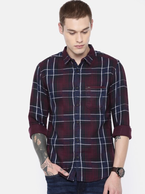 

SPYKAR Men Burgundy & White Slim Fit Checked Casual Shirt