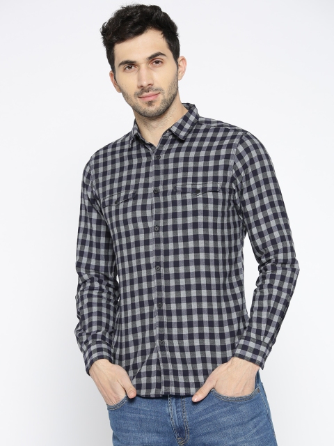 

SPYKAR Men Black & Grey Slim Fit Checked Casual Shirt