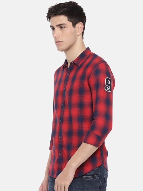 

SPYKAR Men Red & Navy Blue Regular Fit Checked Casual Shirt