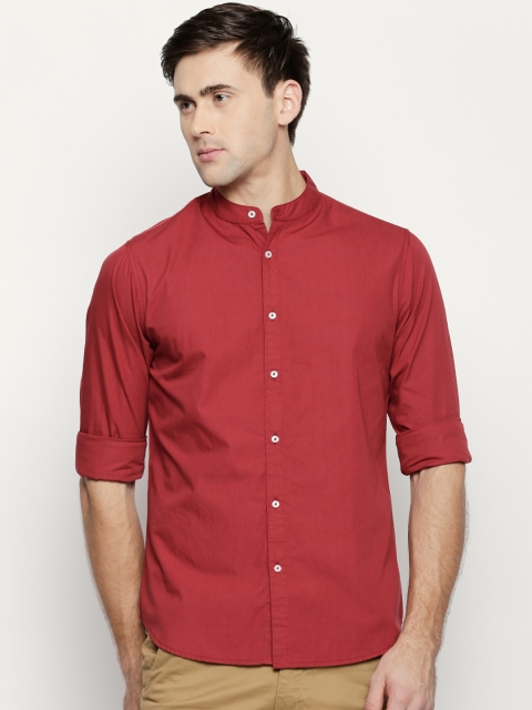 

Dennis Lingo Men Red Slim Fit Solid Casual Shirt