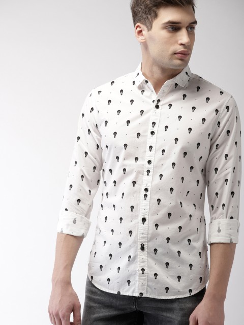 

Levis Men White & Black Regular Fit Printed Casual Shirt