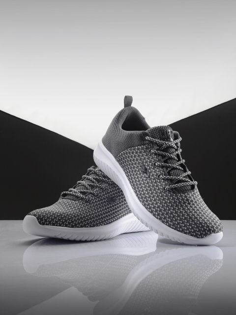 

Crew STREET Men Grey & White Running Shoes