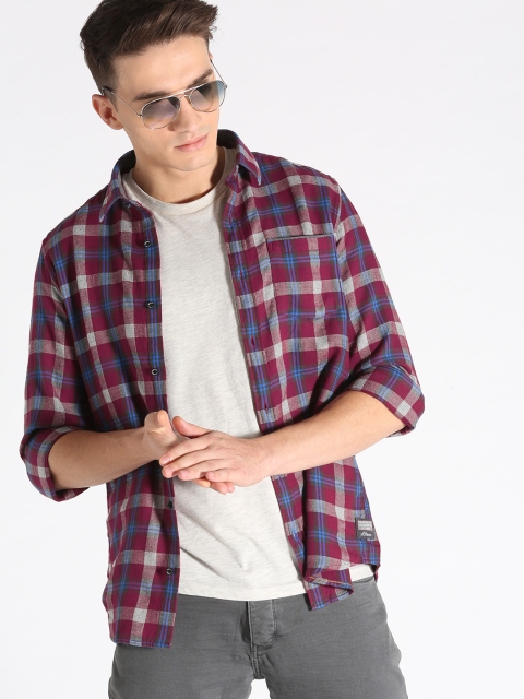 

s.Oliver Men Maroon & Grey Slim Fit Checked Casual Shirt