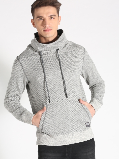 

s.Oliver Men Grey & Off-White Solid Sweatshirt