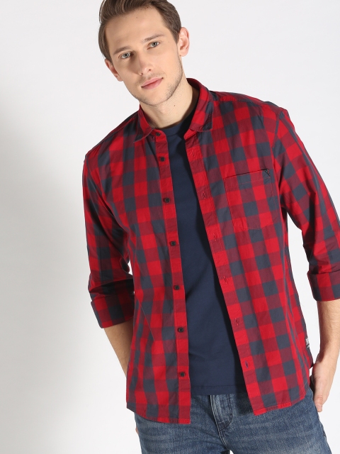 

s.Oliver Men Red & Navy Blue Regular Fit Checked Casual Shirt