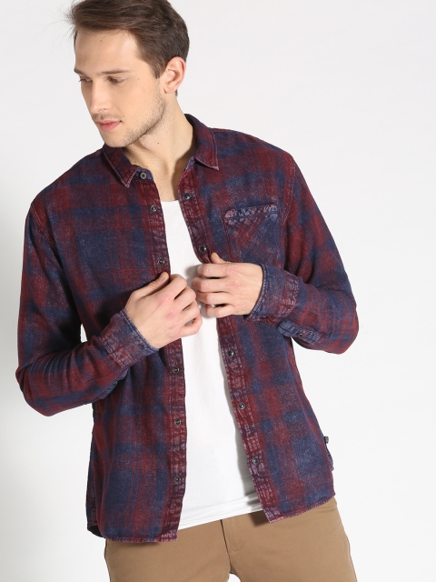 

s.Oliver Men Navy Blue & Maroon Regular Fit Checked Casual Shirt