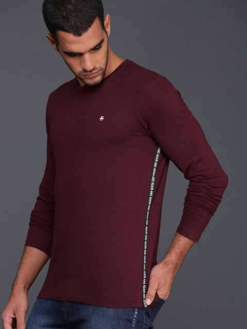 

WROGN Men Burgundy Solid Round Neck T-shirt