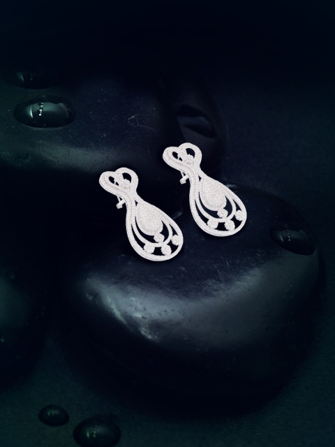 

shaze Silver-Plated Teardrop Shaped Crystal Drop Earrings