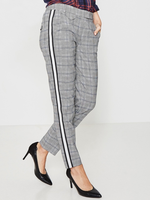 

promod Women White & Black Slim Fit Checked Cropped Regular Trousers