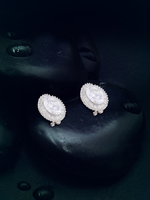 

shaze Silver-Toned Circular Studs