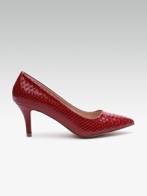 

Carlton London Women Red Snakeskin Textured Pumps