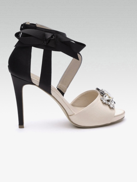 

Carlton London Women Nude-Coloured & Black Colourblocked Heels