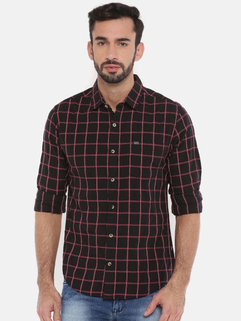 

The Indian Garage Co Men Black & Red Regular Fit Checked Casual Shirt